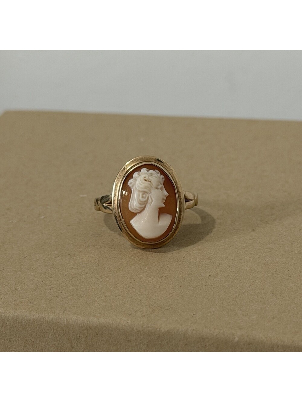 Vintage 10K Gold Shell Cameo Ring Lady Portrait Oval Size 6